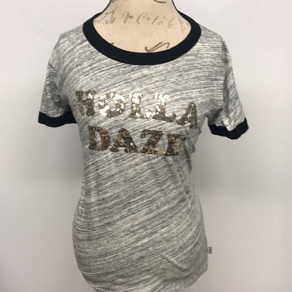 ❤️VS PINK “Holla Daze” Sequence t-shirt❤️